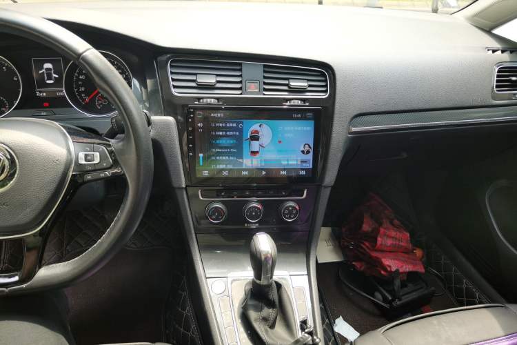Used Volkswagen Golf 2018 230TSI Automatic Luxury Version Audio And AC Panel