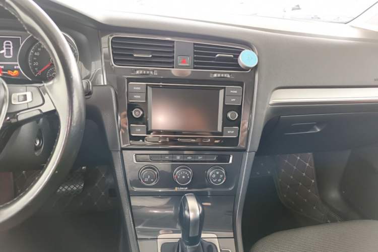 Used Volkswagen Golf 2018 1.6L Automatic Comfort Model Audio And AC Panel