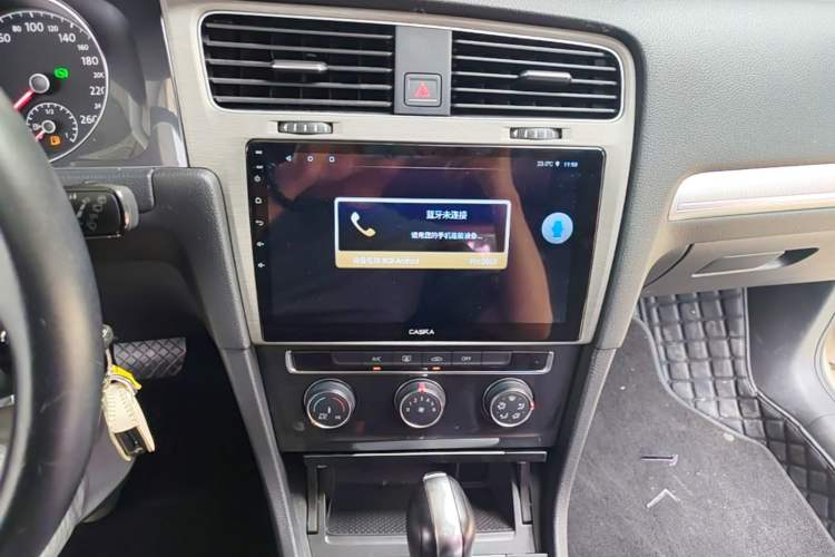 Used Volkswagen Golf 2018 1.6L Automatic Comfort Model Audio And AC Panel