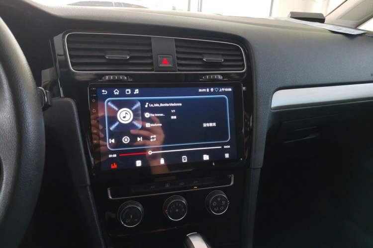 Used Volkswagen Golf 2018 1.6L Automatic Fashion Model Audio And AC Panel