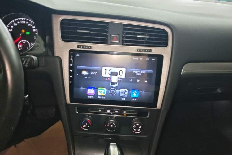Used Volkswagen Golf 2018 1.6L Automatic Comfort Model Audio And AC Panel