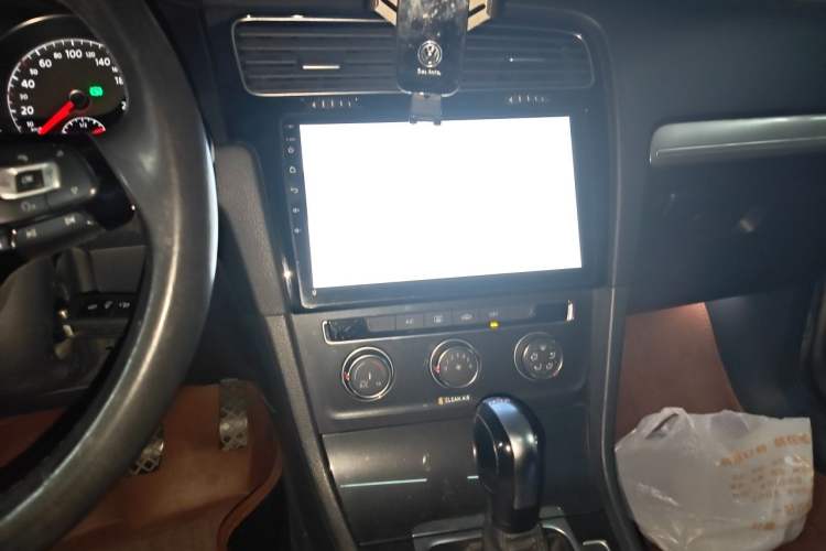 Used Volkswagen Golf 2018 230TSI Automatic Comfort Model Audio And AC Panel