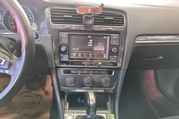 Used Volkswagen Golf 2018 230TSI Automatic Luxury Version Audio And AC Panel