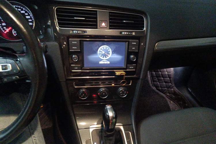 Used Volkswagen Golf 2018 180TSI Automatic Comfort Model Audio And AC Panel