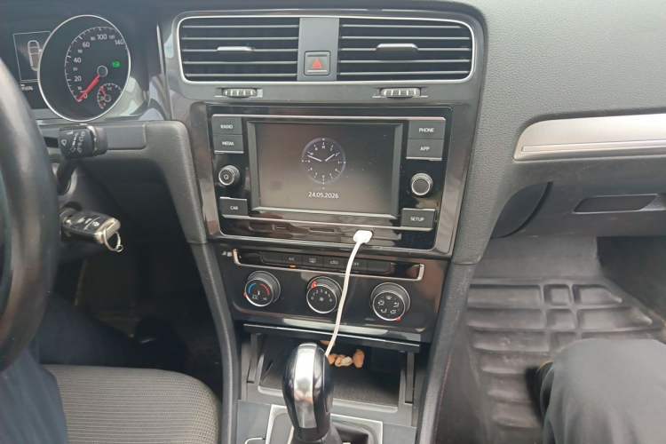 Used Volkswagen Golf 2018 230TSI Automatic Comfort Model Audio And AC Panel