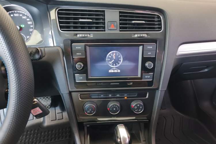 Used Volkswagen Golf 2018 230TSI Automatic Comfort Model Audio And AC Panel