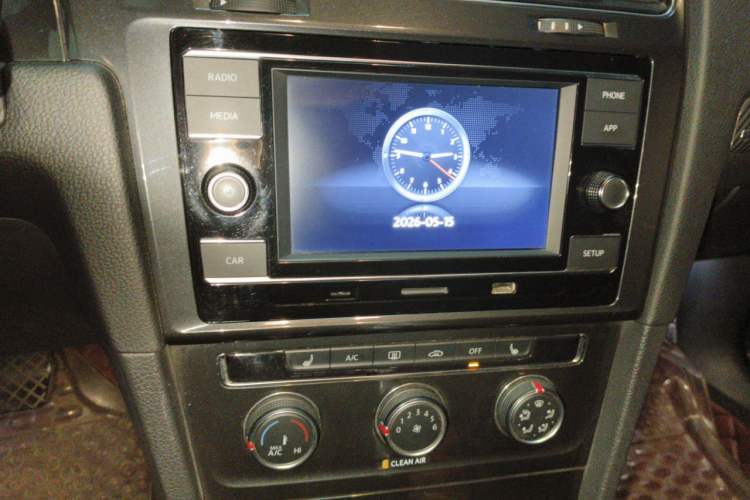 Used Volkswagen Golf 2018 230TSI Automatic Luxury Version Audio And AC Panel