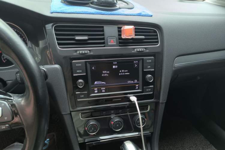 Used Volkswagen Golf 2018 230TSI Automatic Comfort Model Audio And AC Panel