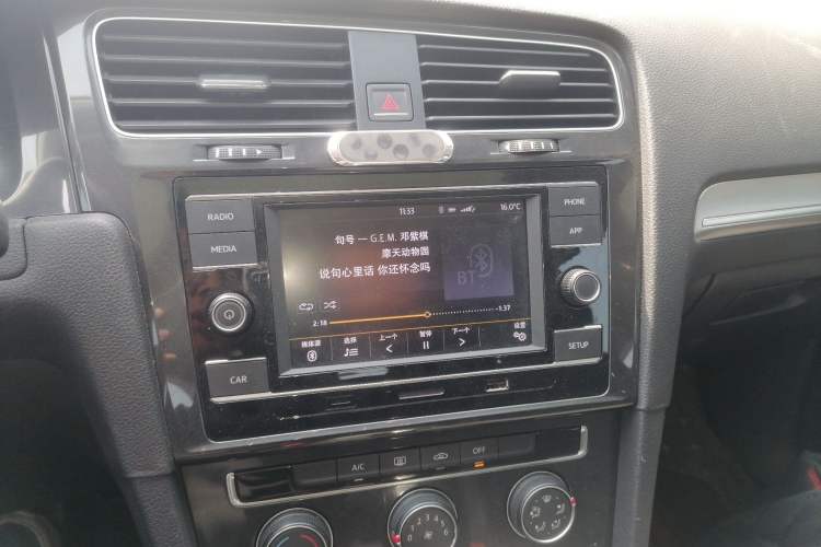 Used Volkswagen Golf 2018 230TSI Automatic Comfort Model Audio And AC Panel