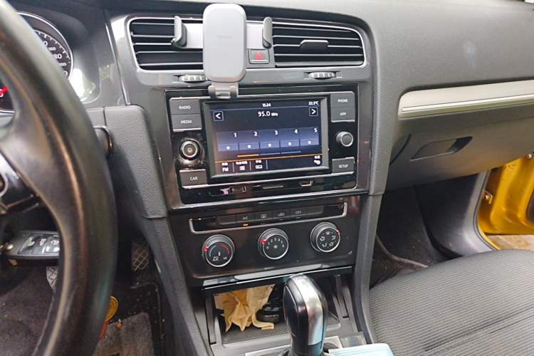 Used Volkswagen Golf 2018 230TSI Automatic Comfort Model Audio And AC Panel
