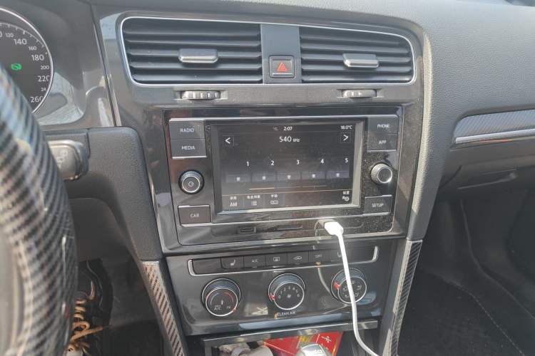 Used Volkswagen Golf 2018 230TSI Automatic Luxury Version Audio And AC Panel