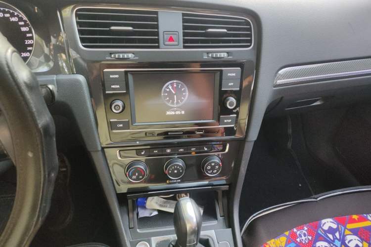Used Volkswagen Golf 2018 230TSI Automatic Luxury Version Audio And AC Panel