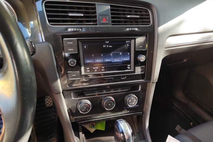 Used Volkswagen Golf 2018 230TSI Automatic Comfort Model Audio And AC Panel