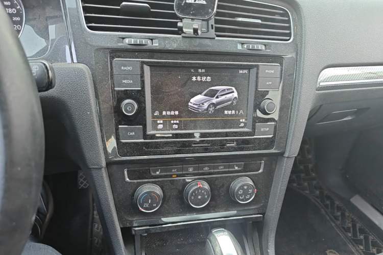 Used Volkswagen Golf 2018 230TSI Automatic Luxury Version Audio And AC Panel