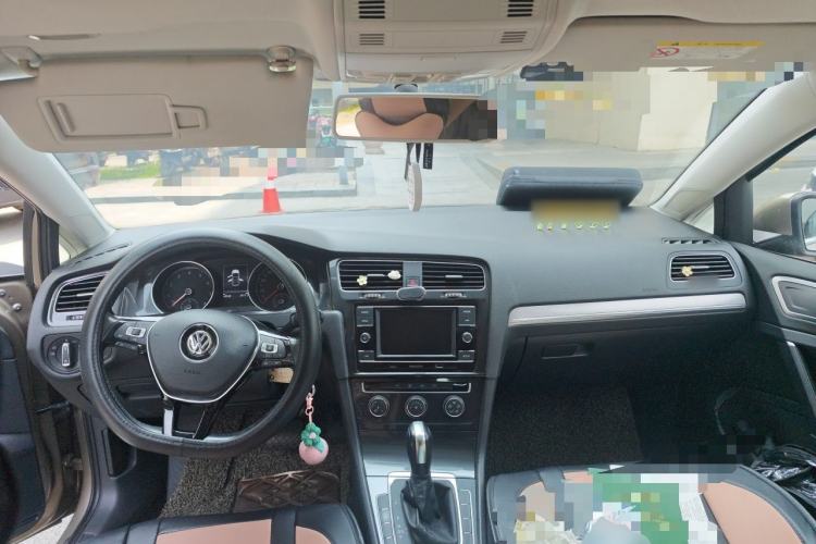 Used Volkswagen Golf 2018 230TSI Automatic Comfort Model Center Console