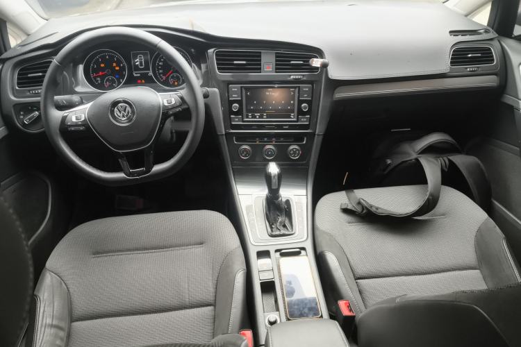Used Volkswagen Golf 2018 230TSI Automatic Comfort Model Center Console