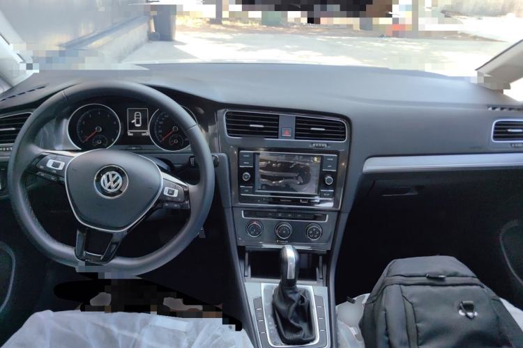 Used Volkswagen Golf 2018 230TSI Automatic Comfort Model Center Console