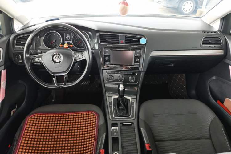 Used Volkswagen Golf 2018 1.6L Automatic Comfort Model Center Console