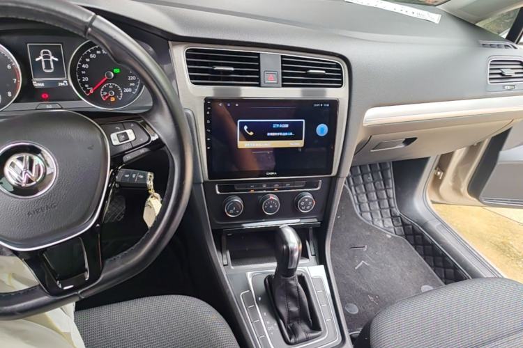 Used Volkswagen Golf 2018 1.6L Automatic Comfort Model Center Console