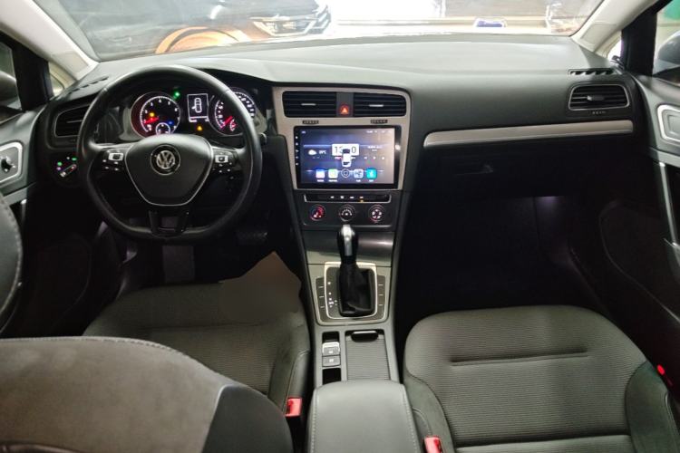 Used Volkswagen Golf 2018 1.6L Automatic Comfort Model Center Console
