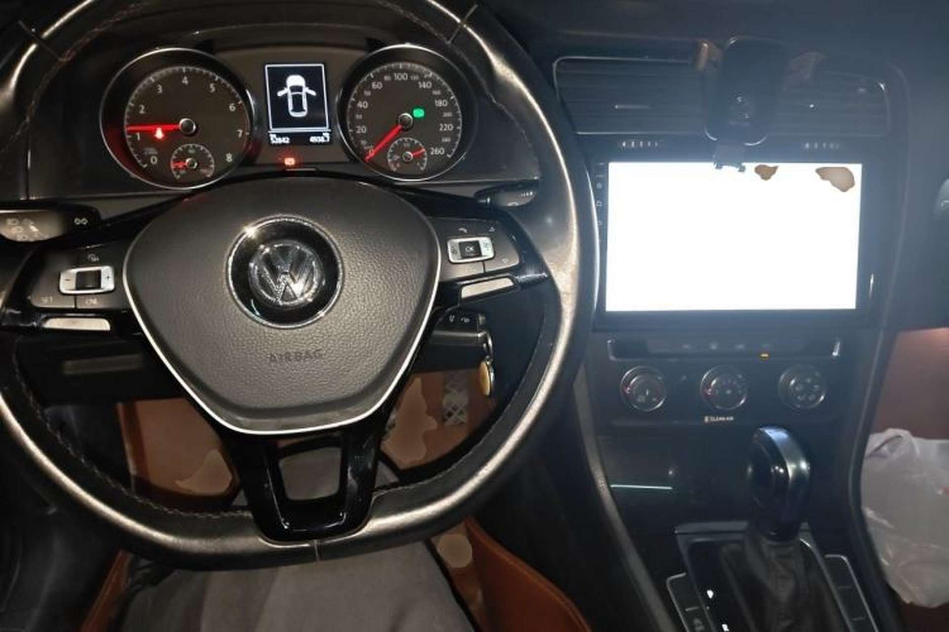 Used Volkswagen Golf 2018 230TSI Automatic Comfort Model Center Console
