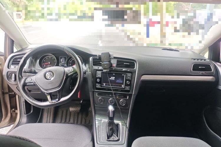 Used Volkswagen Golf 2018 1.6L Automatic Comfort Model Center Console