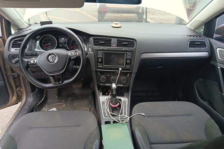 Used Volkswagen Golf 2018 230TSI Automatic Comfort Model Center Console