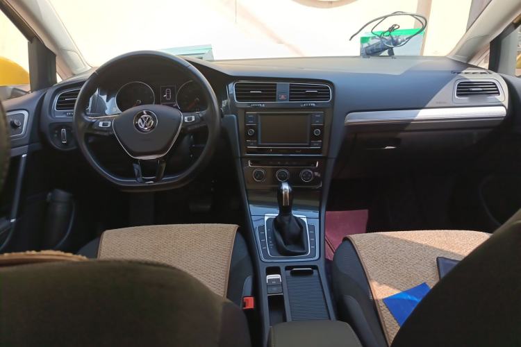 Used Volkswagen Golf 2018 1.6L Automatic Comfort Model Center Console