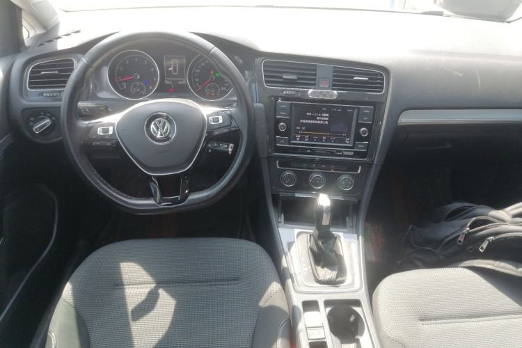Used Volkswagen Golf 2018 230TSI Automatic Comfort Model Center Console