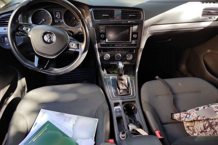 Used Volkswagen Golf 2018 230TSI Automatic Comfort Model Center Console