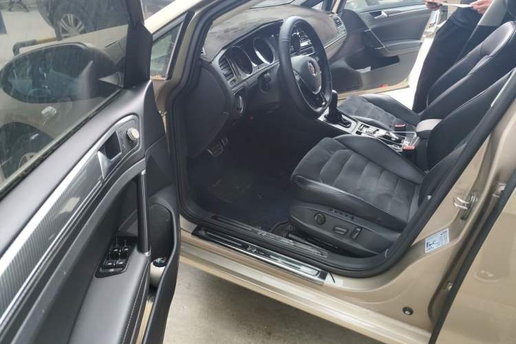 Used Volkswagen Golf 2018 230TSI Automatic Luxury Version Driver Seat