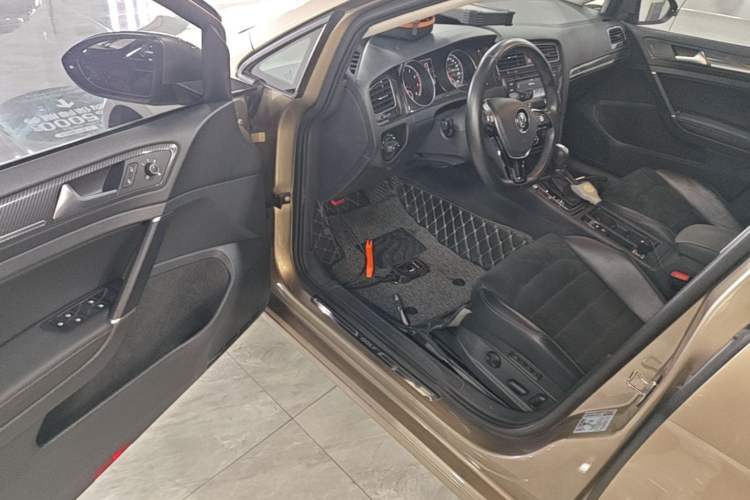 Used Volkswagen Golf 2018 230TSI Automatic Luxury Version Driver Seat