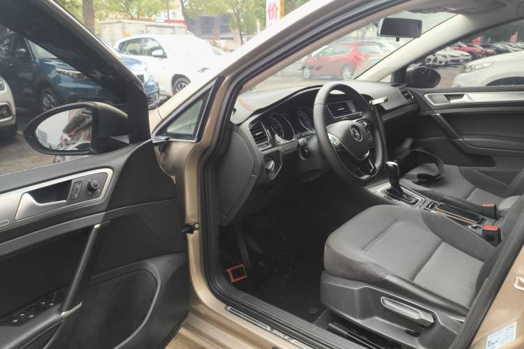 Used Volkswagen Golf 2018 230TSI Automatic Comfort Model Driver Seat