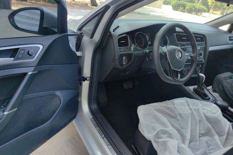 Used Volkswagen Golf 2018 230TSI Automatic Comfort Model Driver Seat