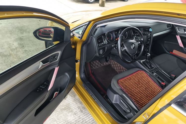 Used Volkswagen Golf 2018 1.6L Automatic Comfort Model Driver Seat