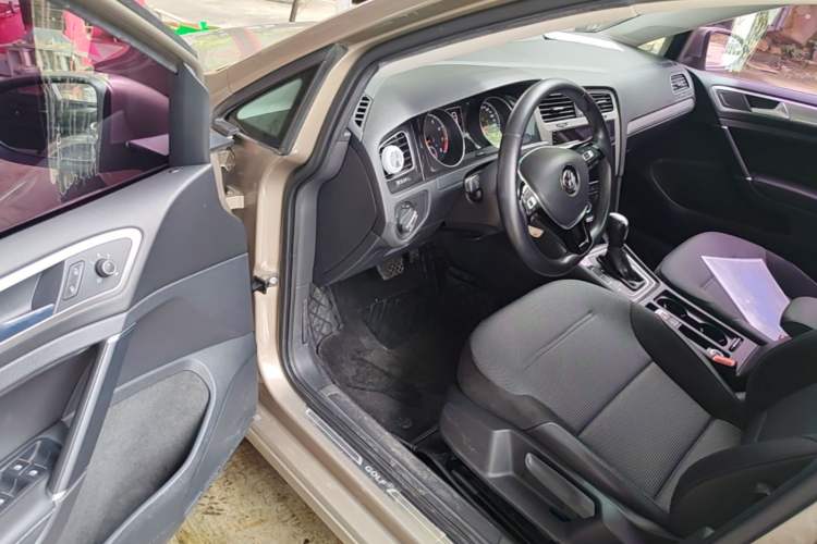 Used Volkswagen Golf 2018 1.6L Automatic Comfort Model Driver Seat