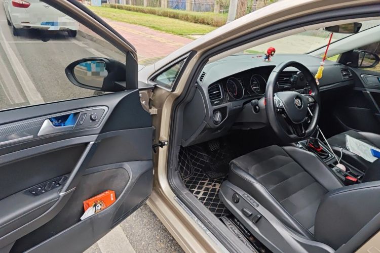 Used Volkswagen Golf 2018 230TSI Automatic Luxury Version Driver Seat