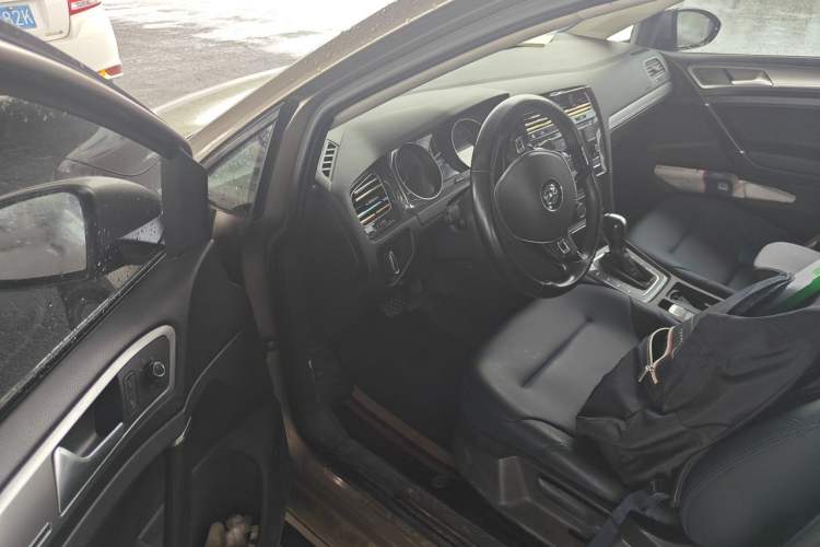 Used Volkswagen Golf 2018 1.6L Automatic Comfort Model Driver Seat