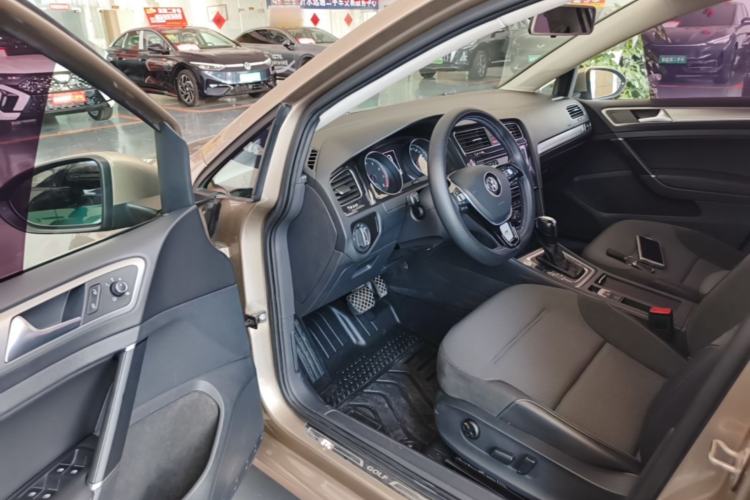 Used Volkswagen Golf 2018 230TSI Automatic Comfort Model Driver Seat