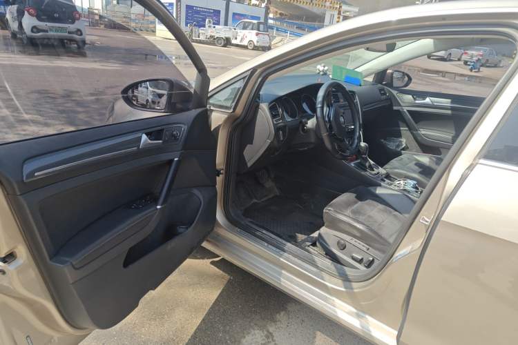 Used Volkswagen Golf 2018 230TSI Automatic Luxury Version Driver Seat