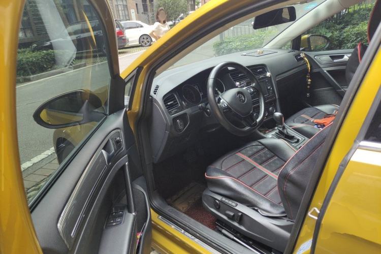 Used Volkswagen Golf 2018 230TSI Automatic Luxury Version Driver Seat