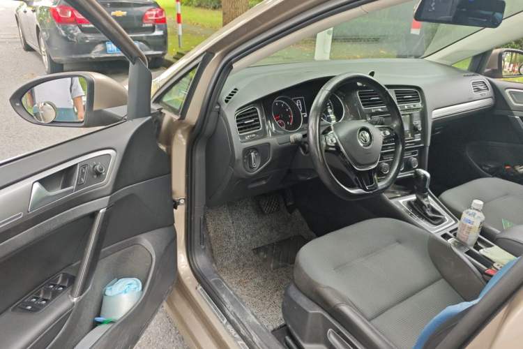 Used Volkswagen Golf 2018 230TSI Automatic Comfort Model Driver Seat