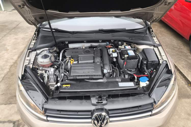 Used Volkswagen Golf 2018 230TSI Automatic Comfort Model Engine Bay