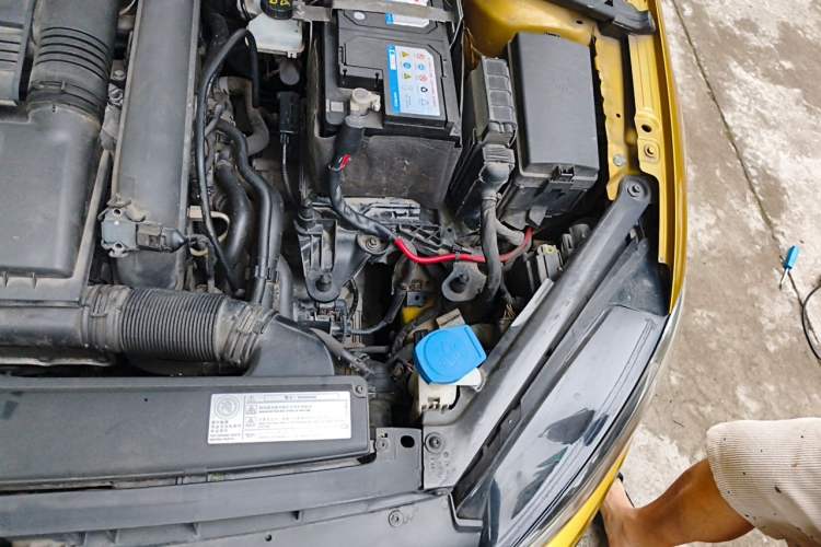 Used Volkswagen Golf 2018 230TSI Automatic Comfort Model Engine Bay Left