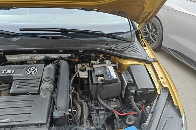 Used Volkswagen Golf 2018 230TSI Automatic Luxury Version Engine Bay Left