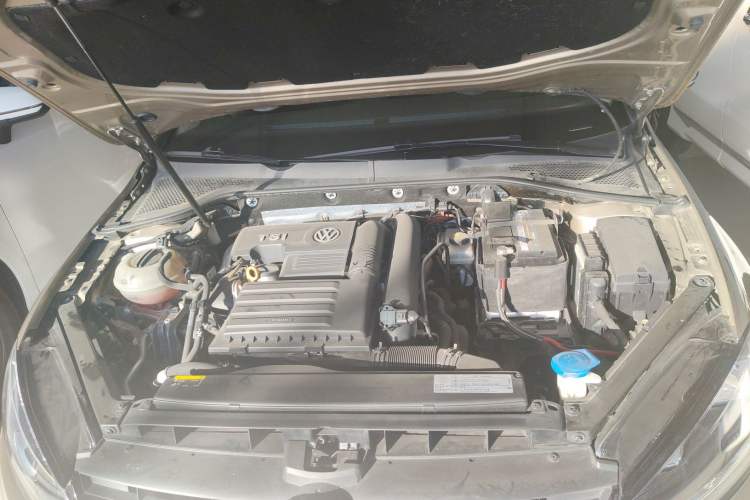 Used Volkswagen Golf 2018 230TSI Automatic Comfort Model Engine Bay