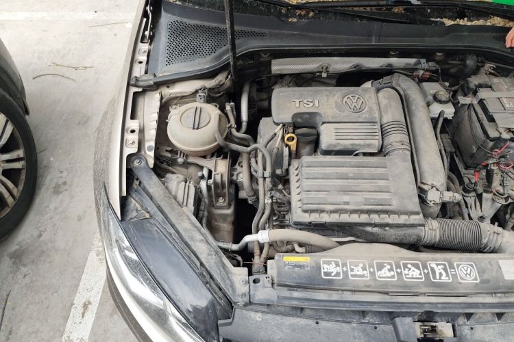 Used Volkswagen Golf 2018 230TSI Automatic Luxury Version Engine Bay Right