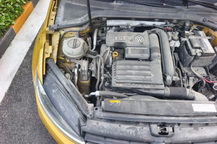 Used Volkswagen Golf 2018 230TSI Automatic Luxury Version Engine Bay Right