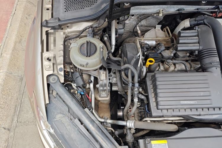Used Volkswagen Golf 2018 230TSI Automatic Luxury Version Engine Bay Right