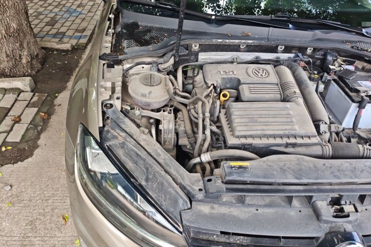 Used Volkswagen Golf 2018 230TSI Automatic Luxury Version Engine Bay Right